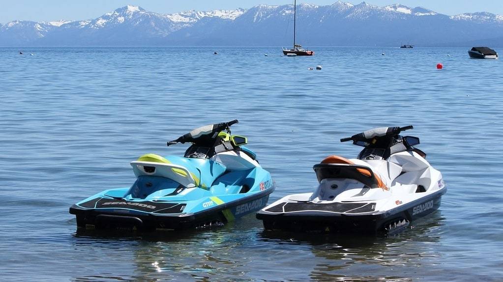 Comment choisir la bonne combinaison de plongée pour vos sorties en scooter des mers