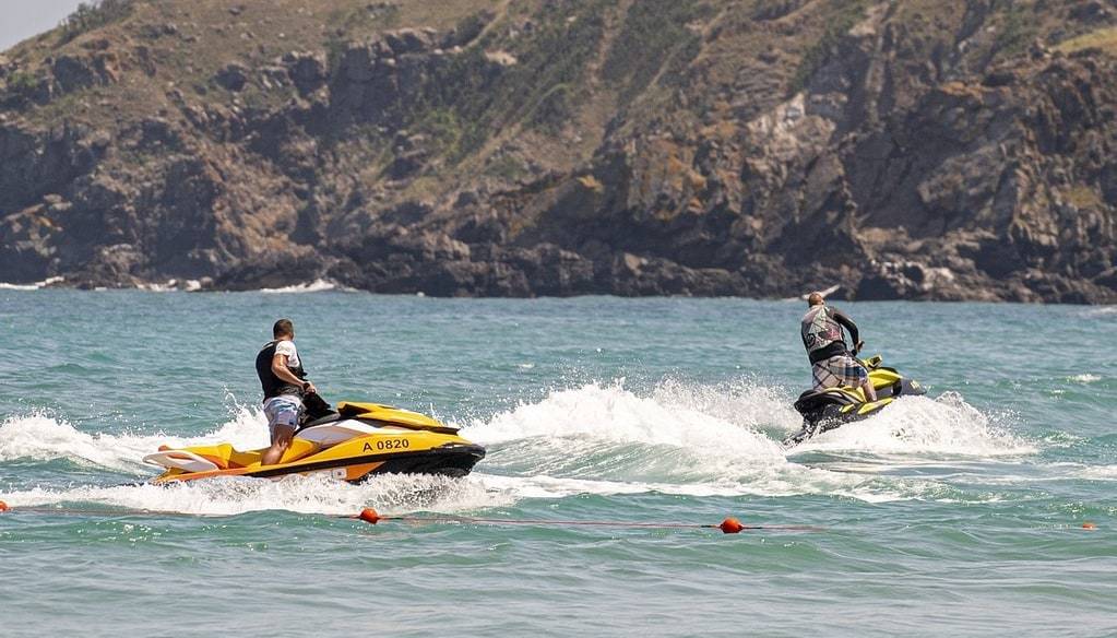 Les équipements indispensables pour une pratique sécurisée du scooter des mers